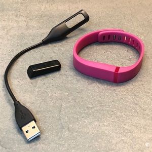 Fitbit FLEX 💪🏽 with M/L pink band and charger